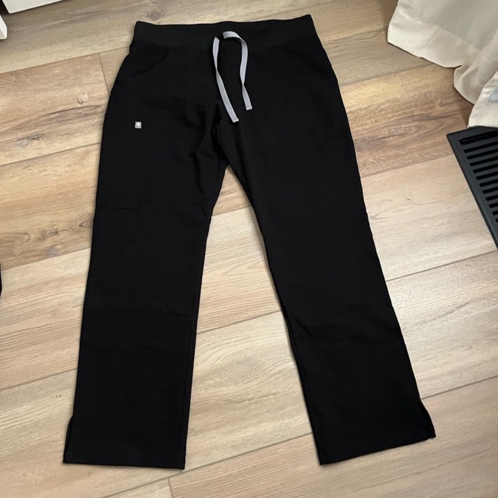 Figs black scrub pants, Figs Kade cargo, small